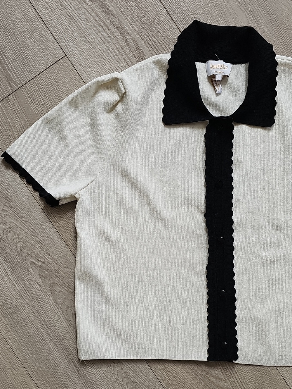 Laundry by Shelli Segal Scallop Detail Button Down Short Sleeve Sweater Blouse - Picture 4 of 16